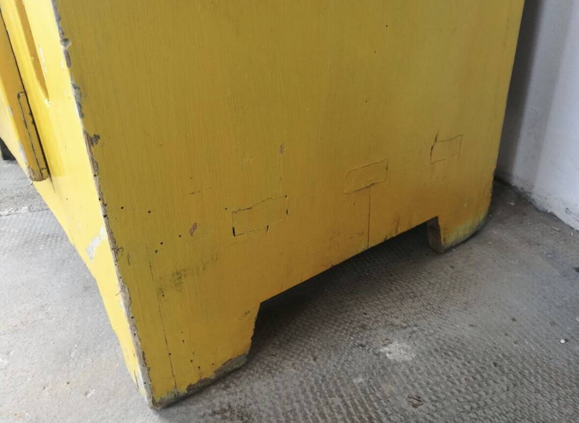 Armoire en sapin des années 20