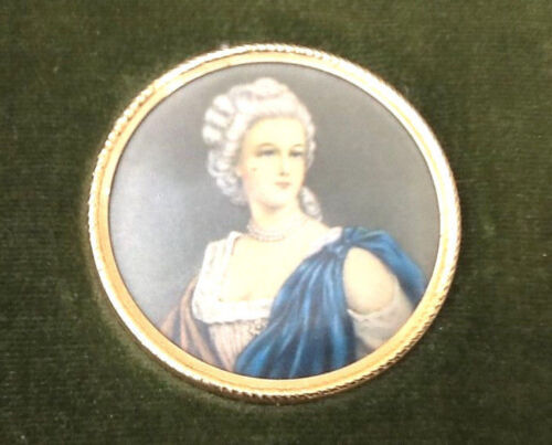 Box covered in velvet Linetti Profuni-Venezia medallion representing Madame La Marquise de Pompad