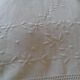 Drap ancien brodé monogramme Cb et fleurs