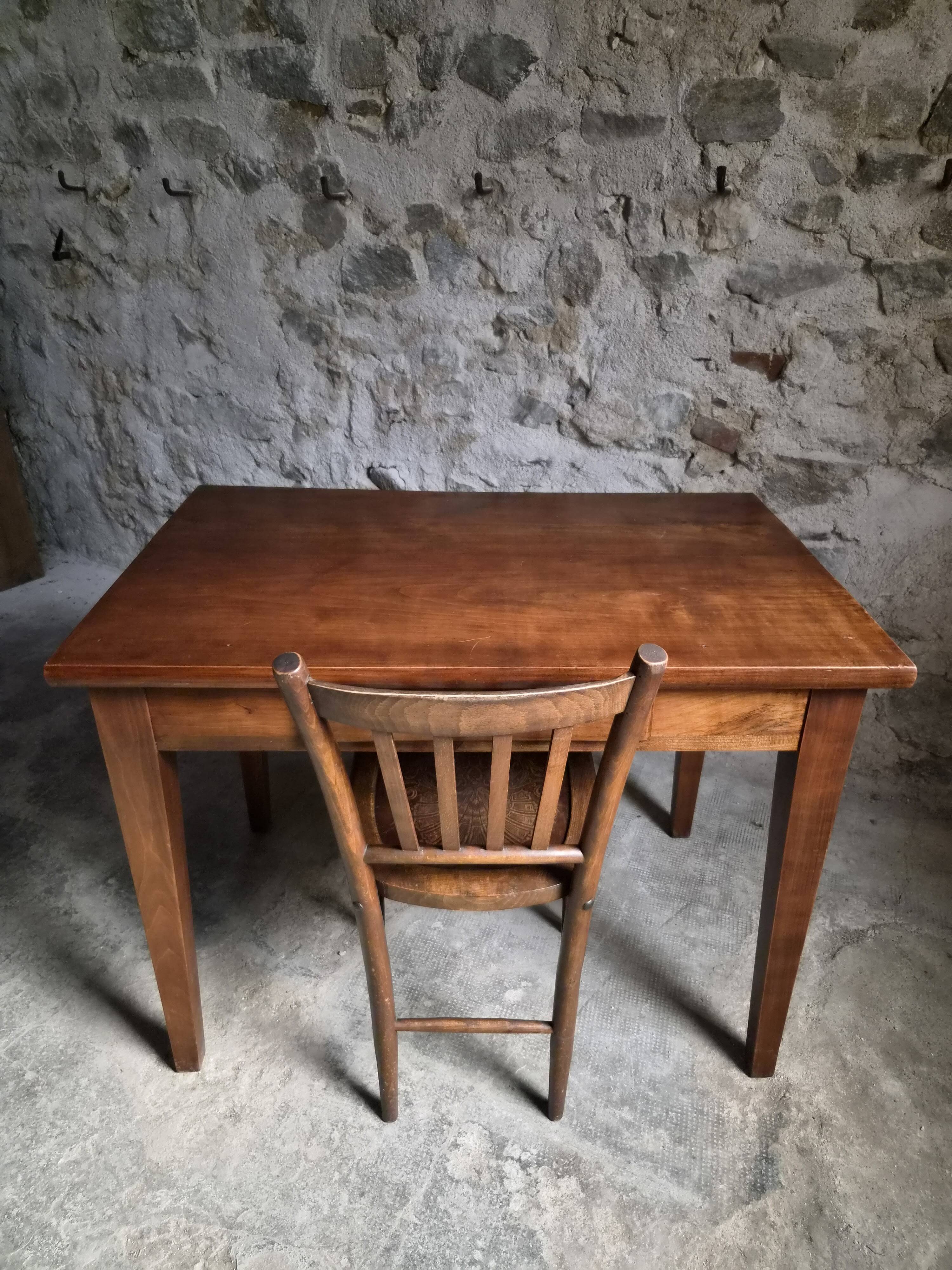 Old French table in cherry wood with bistro chair, circa 1900–1930.