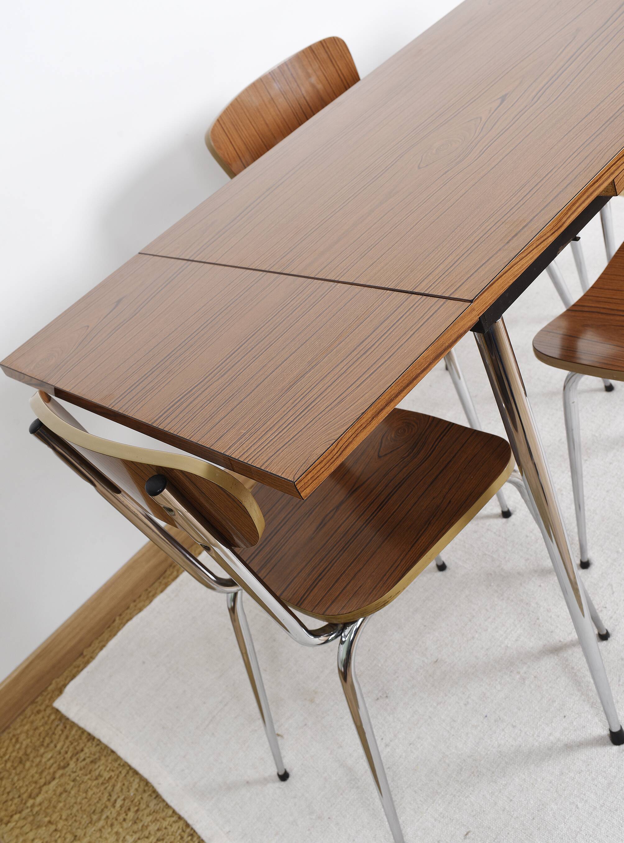 Formica extending table with 4 chairs, set, vintage from the 70s.