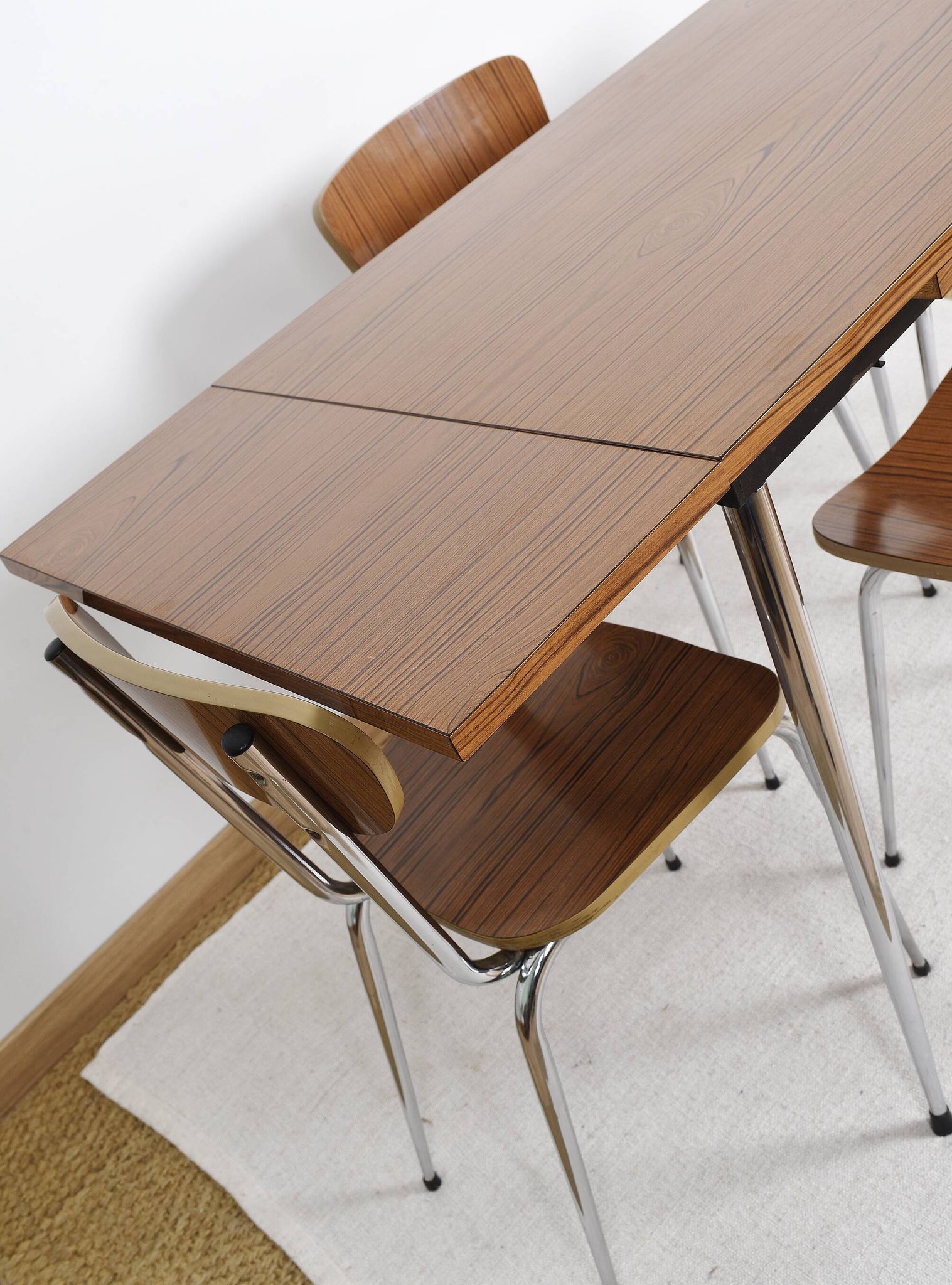 Formica extending table with 4 chairs, set, vintage from the 70s.