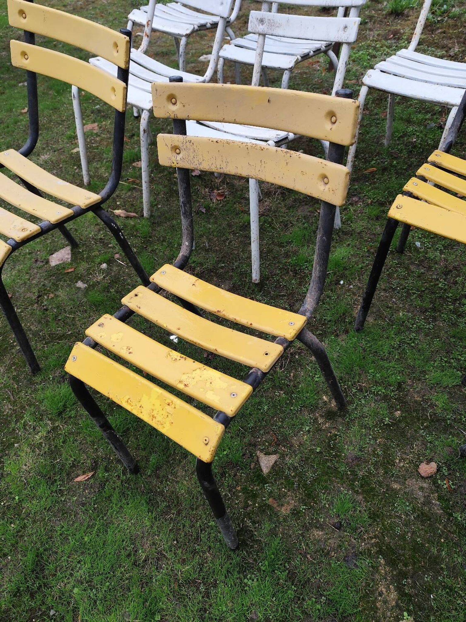 Set of 13 garden chairs made of iron slats and tubes