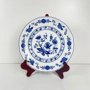 Set of 5 dessert plates with blue onion pattern by Wellco, porcelain.