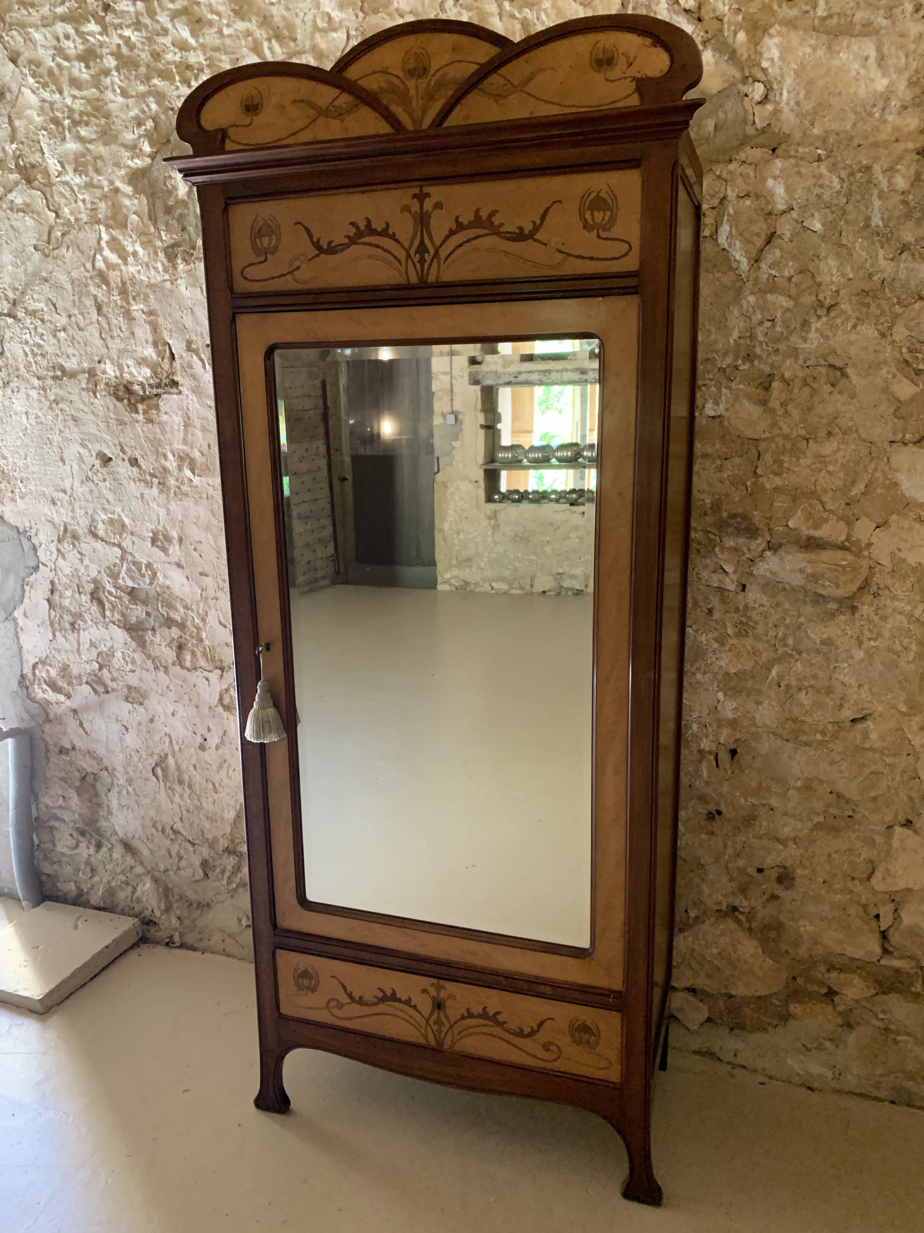 Armoire Art Nouveau
