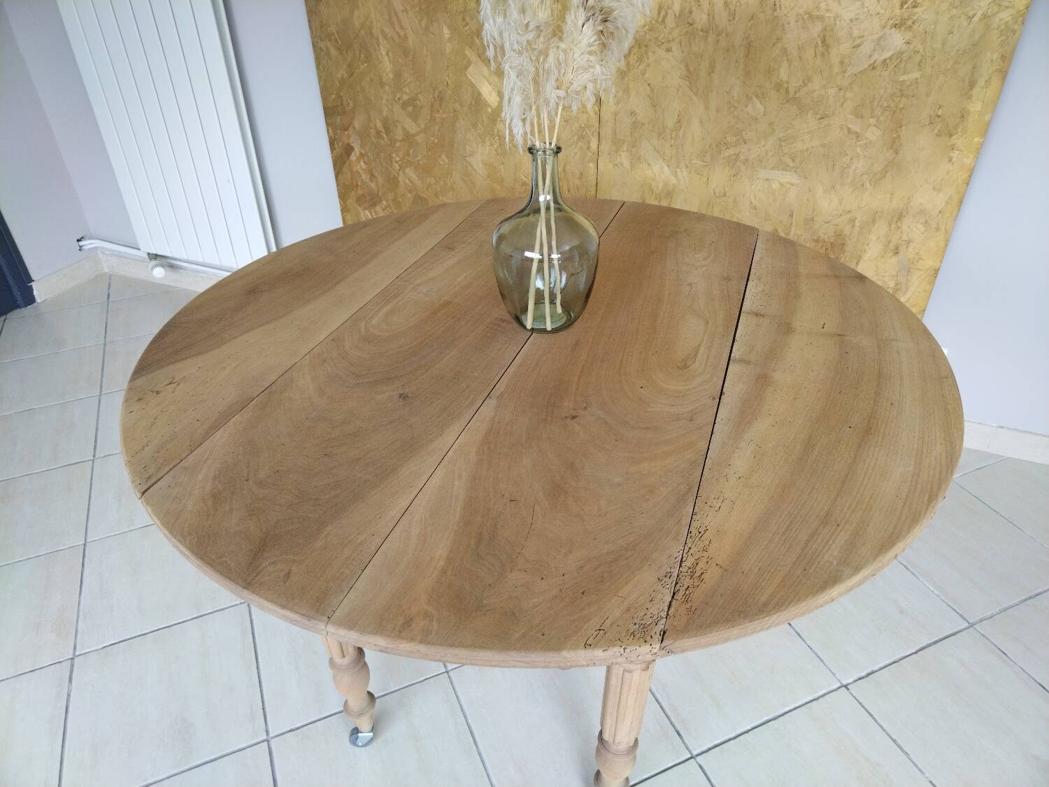 Round walnut shutter table
