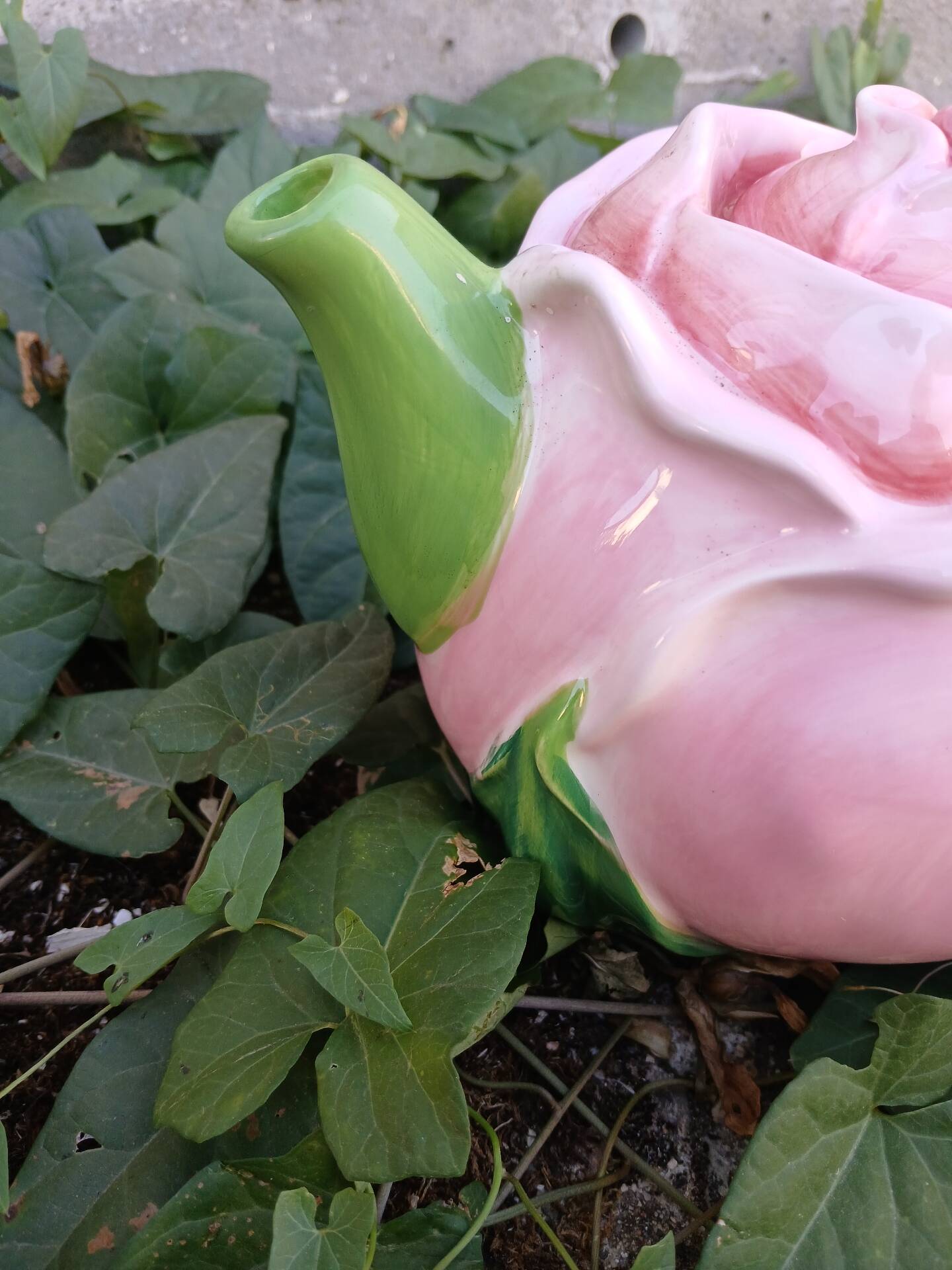 Théière en forme de rose