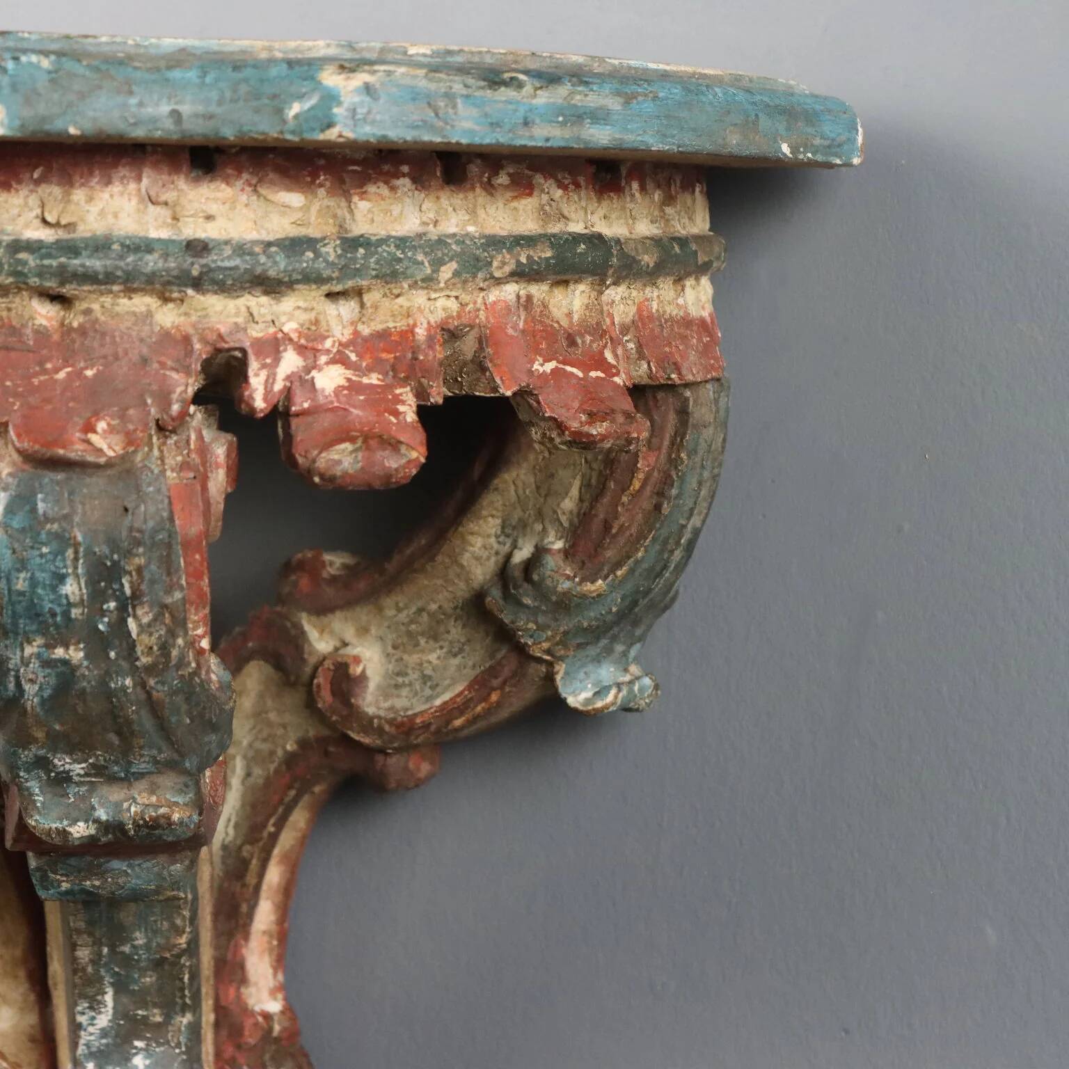 Drop-leaf console in carved wood, 18th century