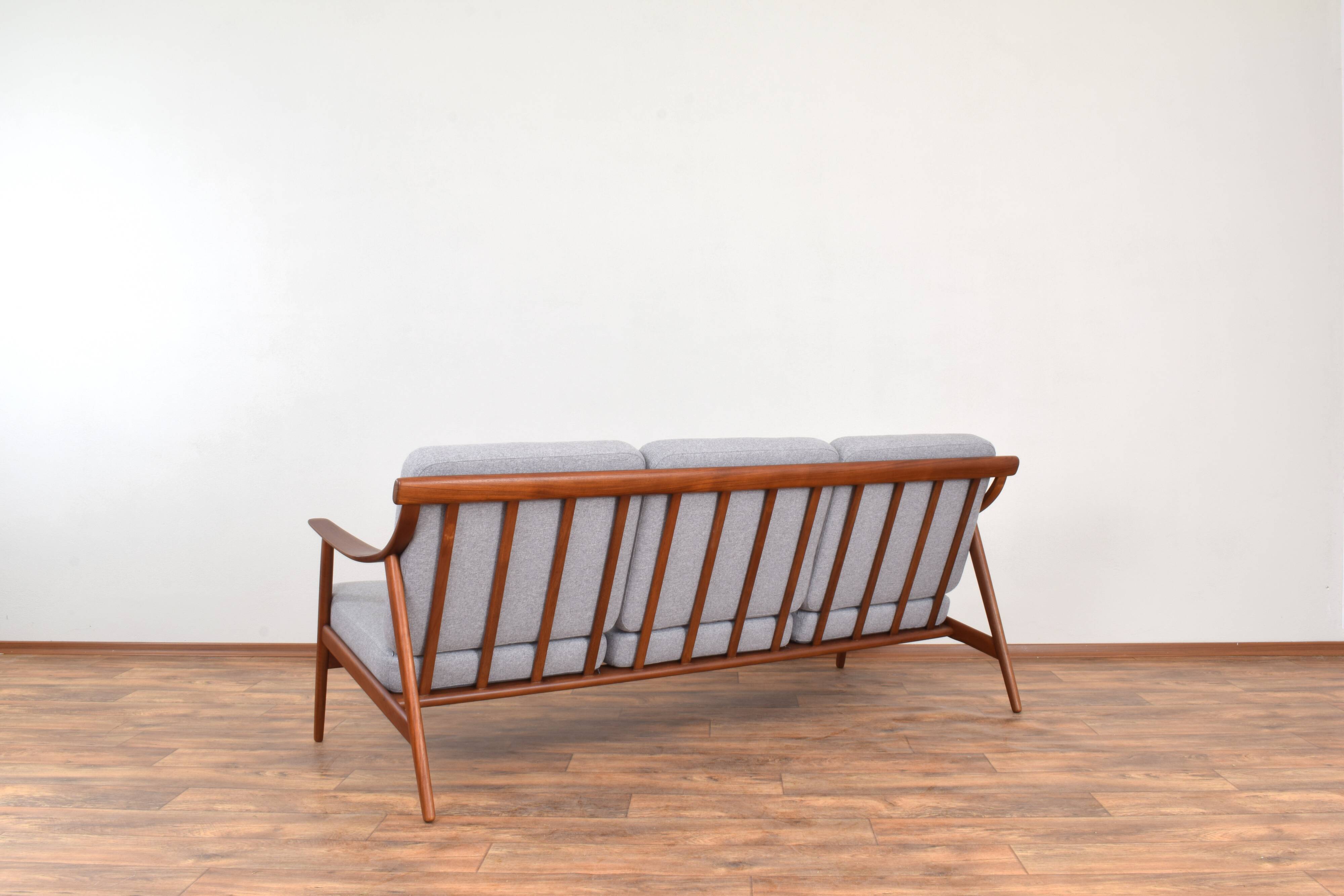 Canapé Mid-Century danois en teck par Arne Hovmand-Olsen pour Mogens Kold, années 1960.
