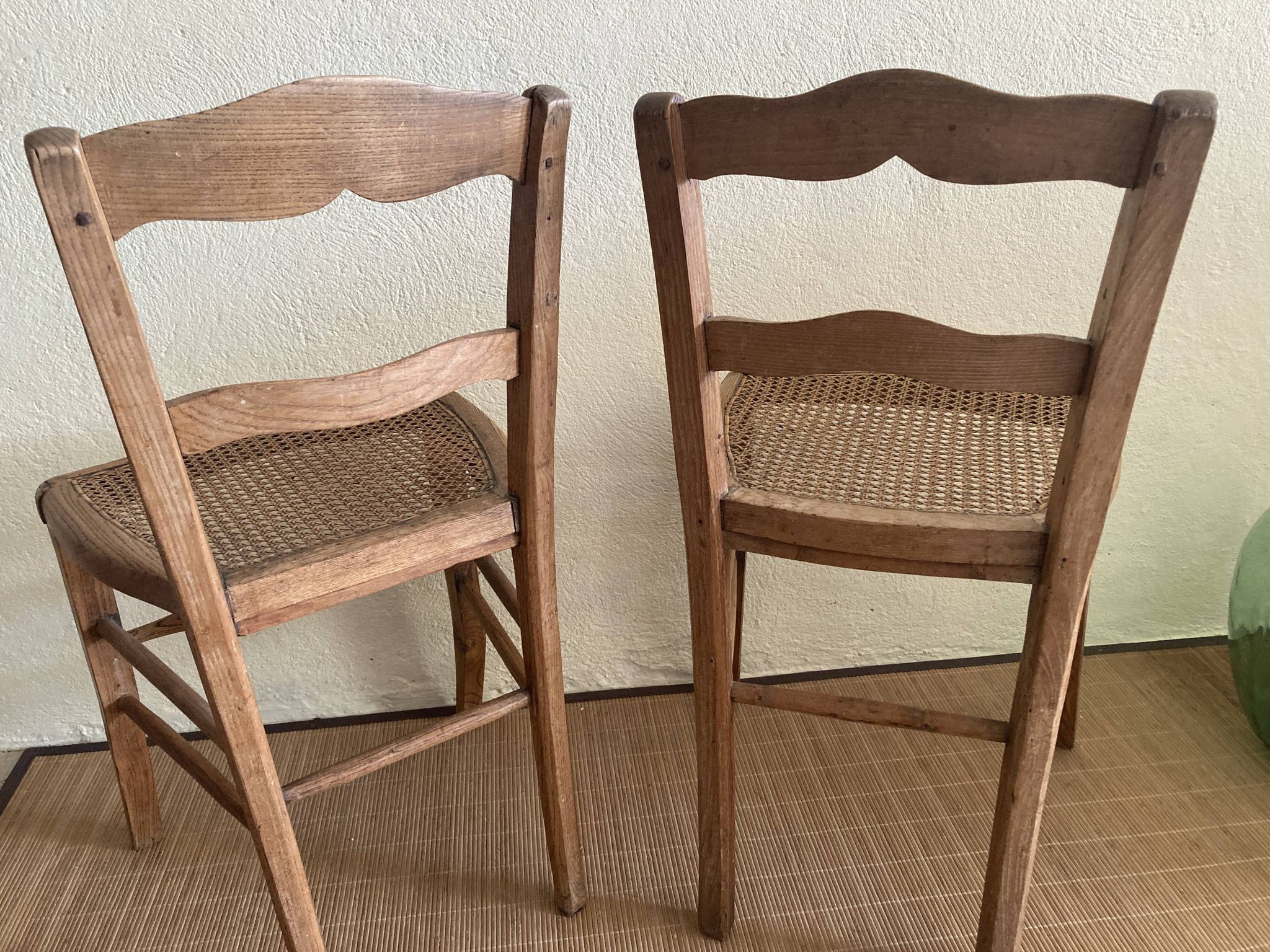 Lot de deux chaises ancienne avec cannage