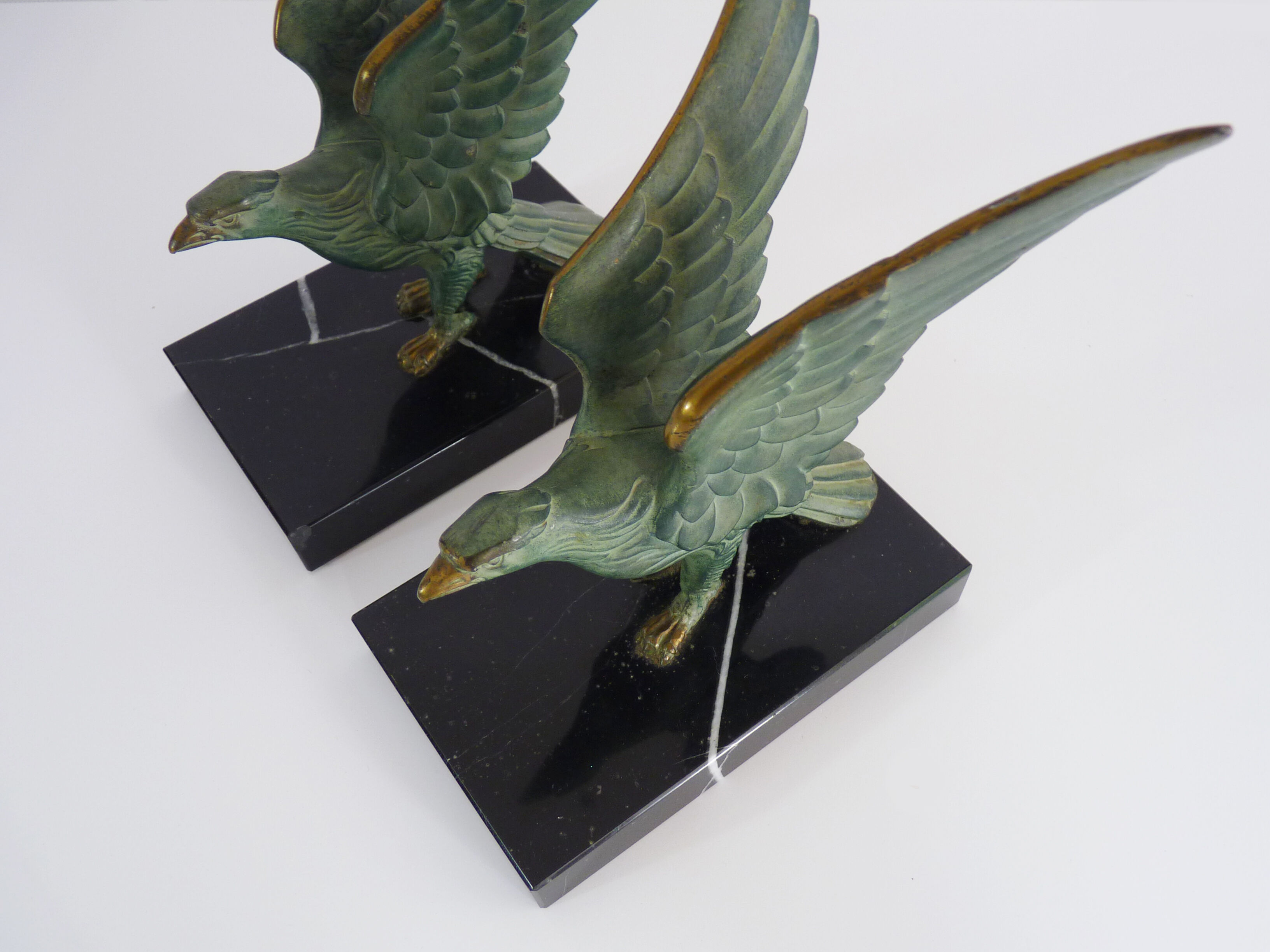 Pair of art deco eagle bookbands in marble and regulates, eagle bookbands. Year 30