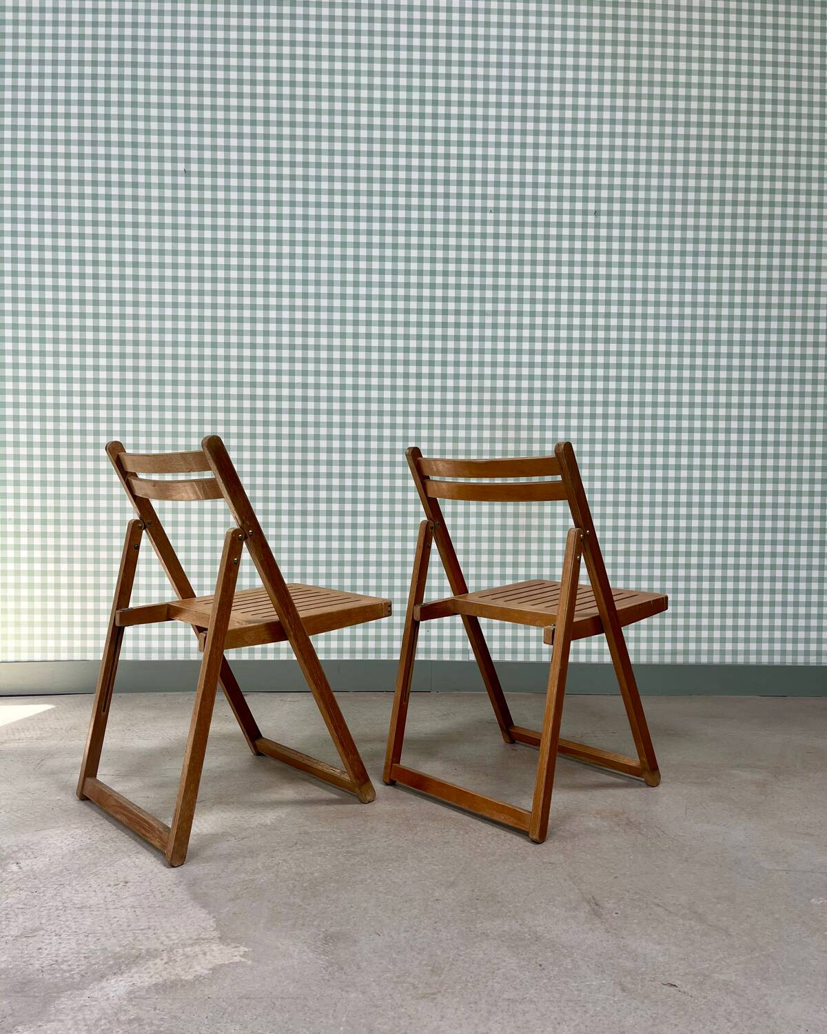 Pair of 70s wooden folding chairs