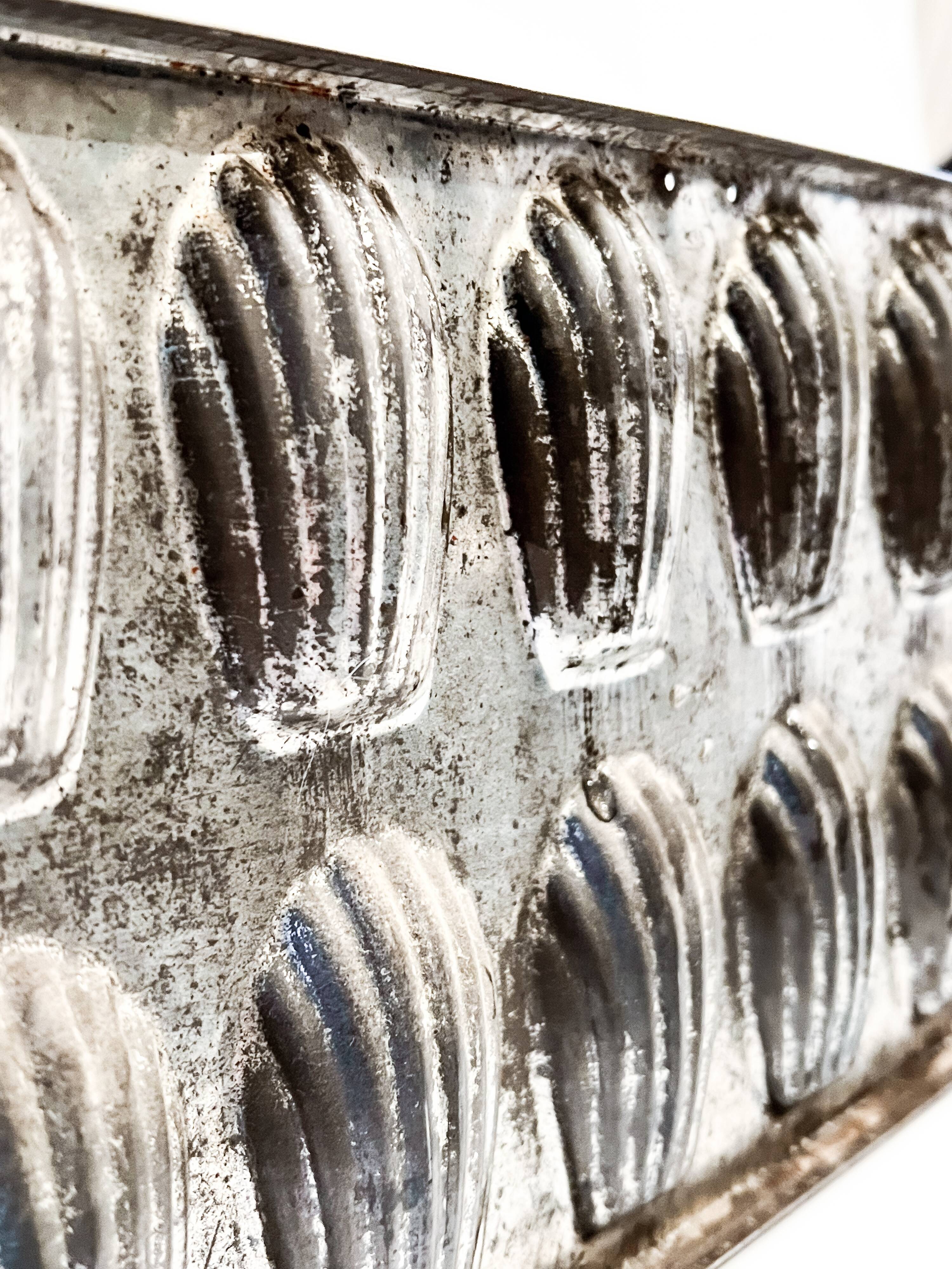 Old decorative madeleines dish