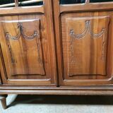 Small showcase decorated with a Louis XVI knot