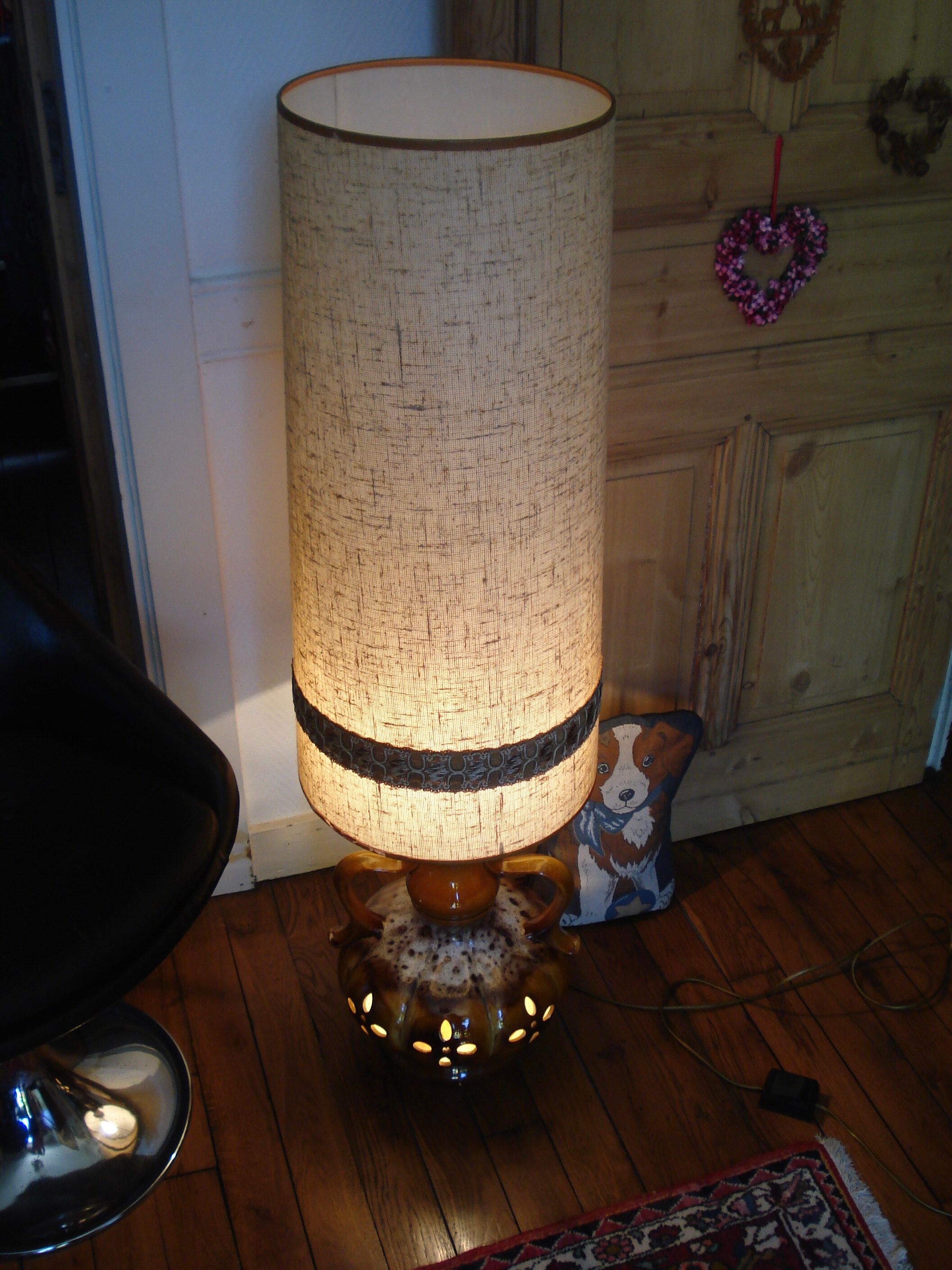 Vintage ceramic ear lamp
