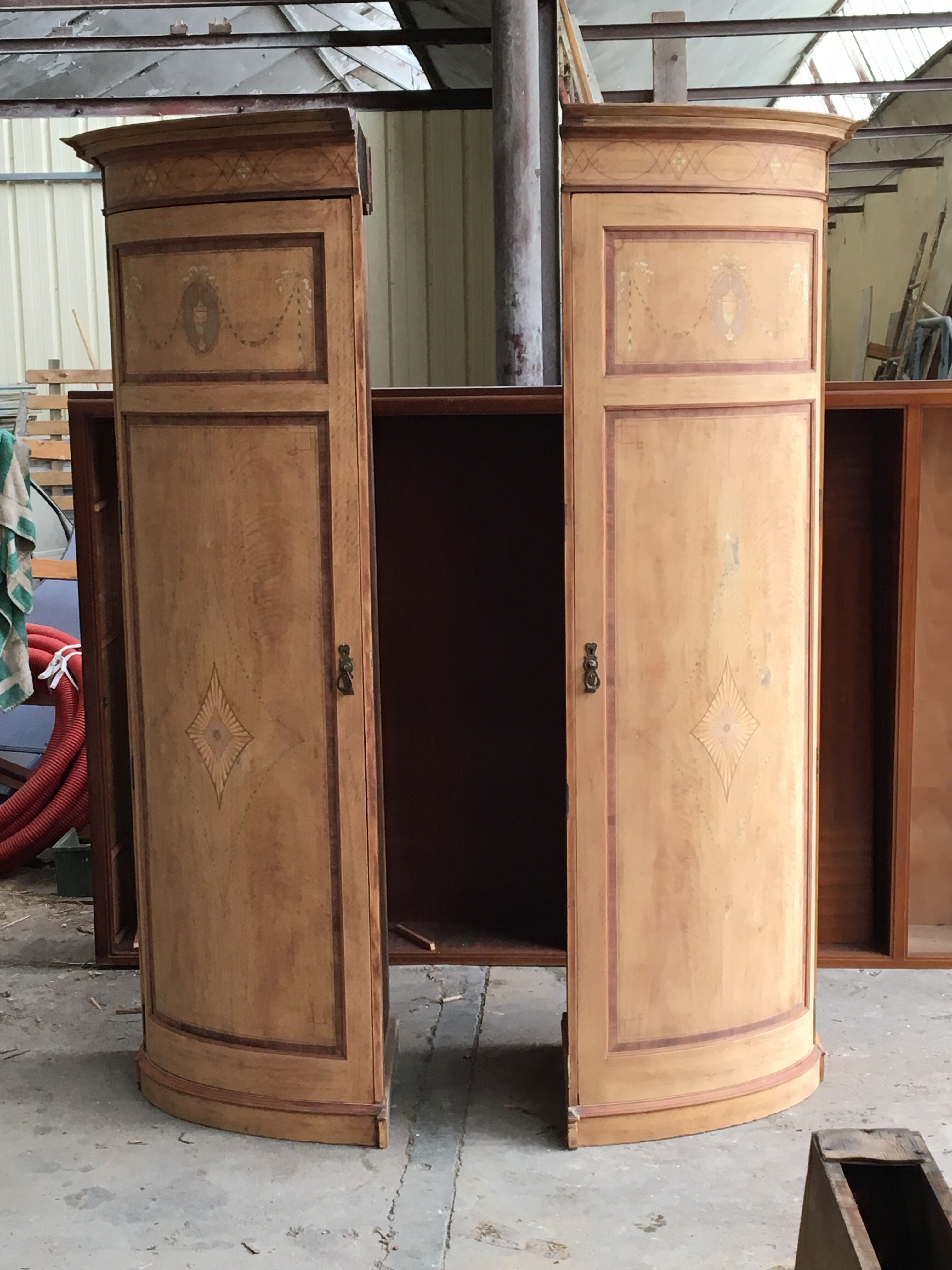 Pair of curved corners 19 eme