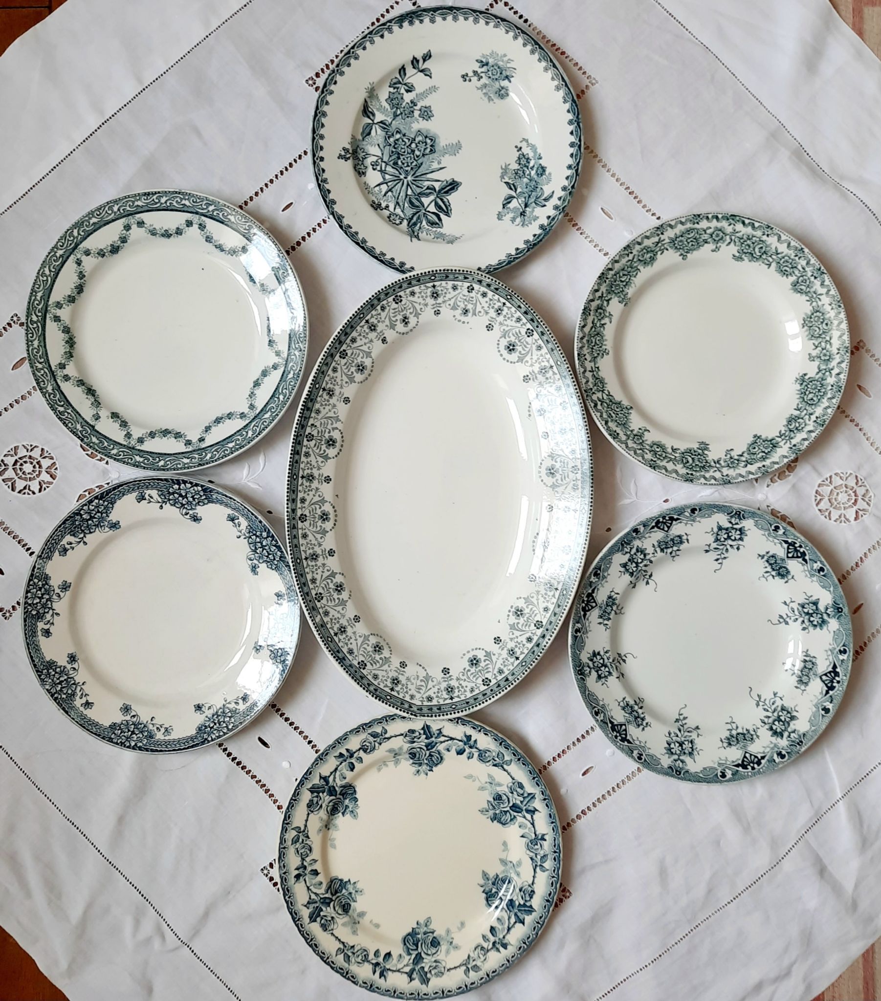 Old flat plates mismatched in iron earth accompanied by a serving dish