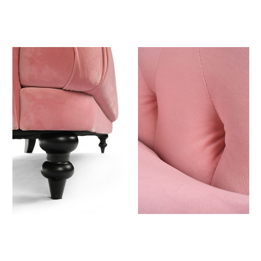 Pink design sofa from the tray of "I love you etc.".