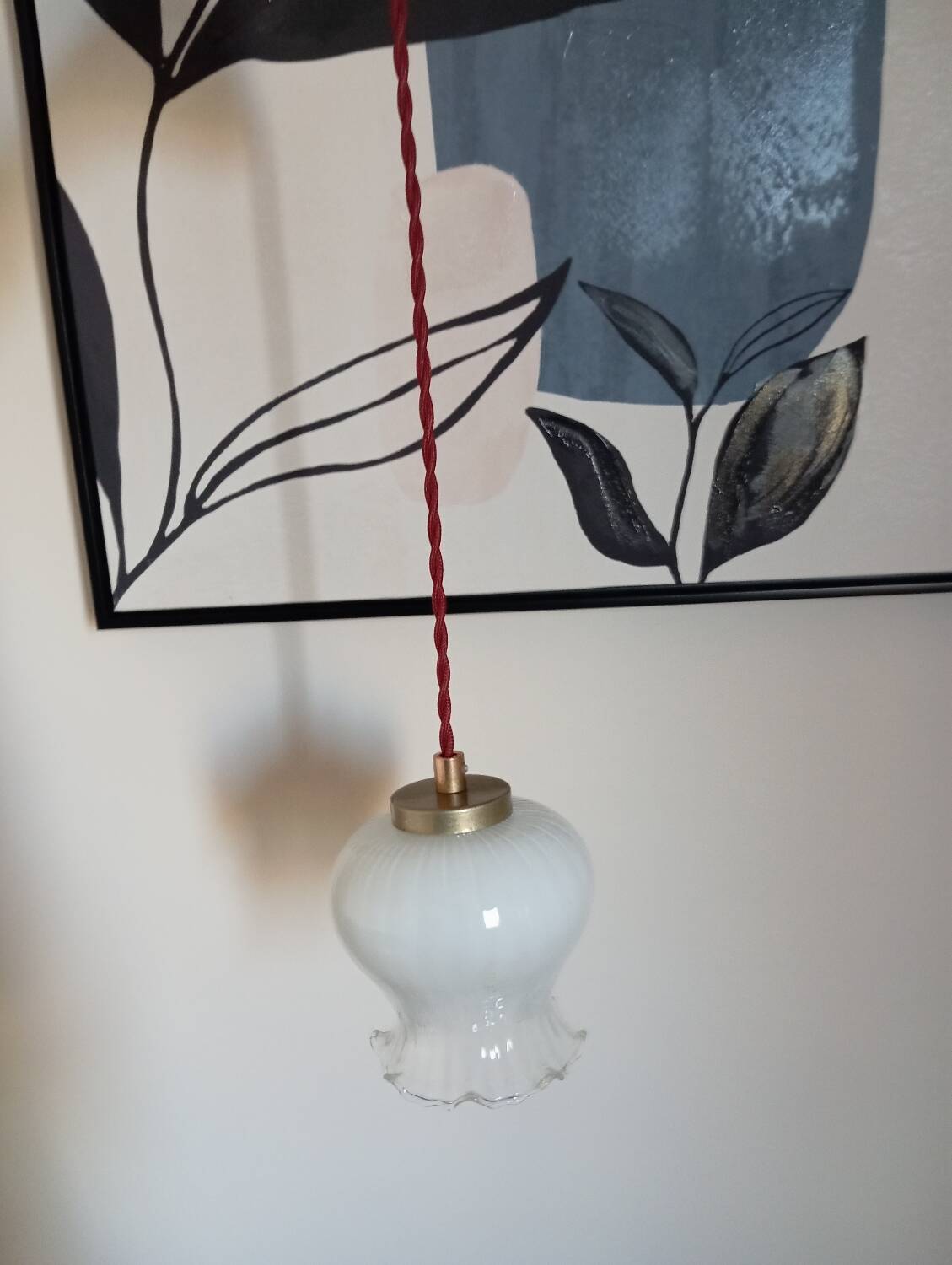 Opaline tulip mood lamp with white ruffles