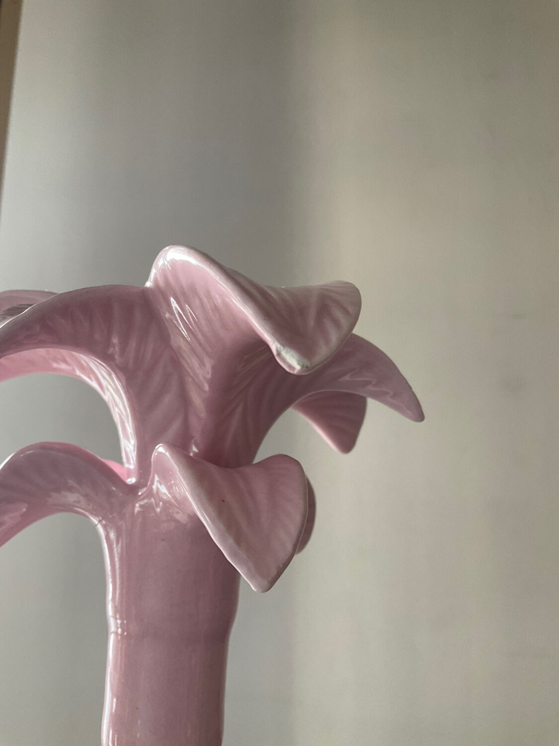 Vintage palm candle holder in pink glazed ceramic