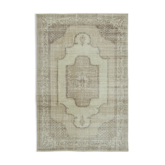 Hand-knotted turkish beige carpet 203 cm x 307 cm