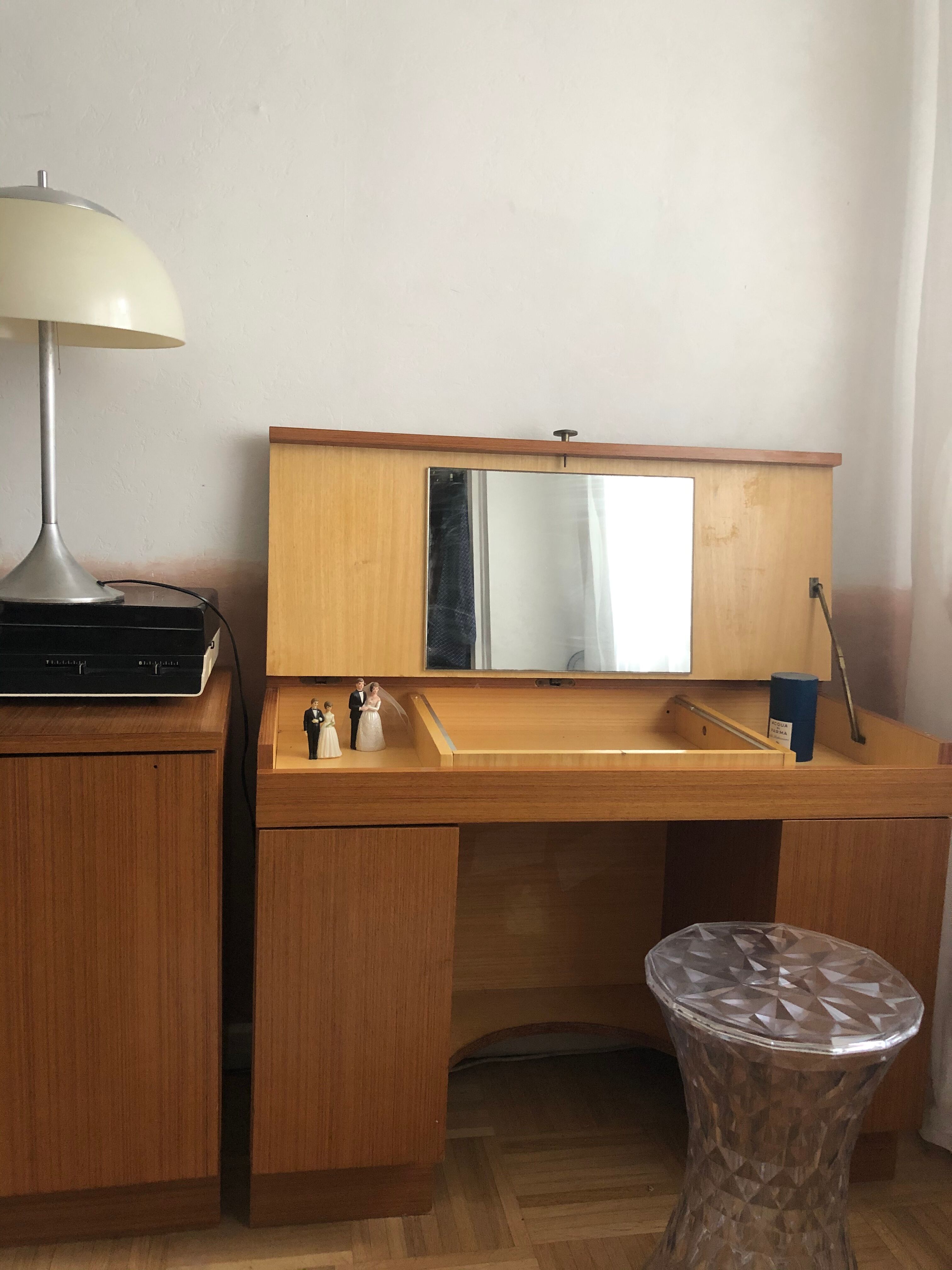 Hairdresser's office of the 1950s