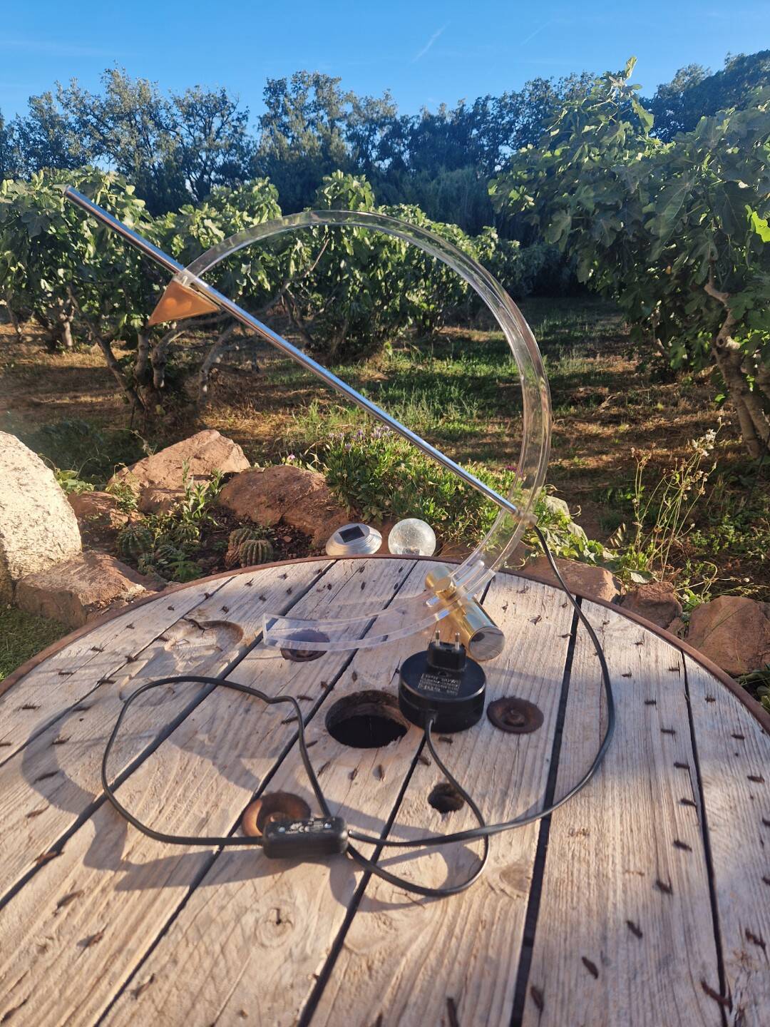 Modernist table lamp in plexiglass metal and brass TECA ITALIA circa 1980