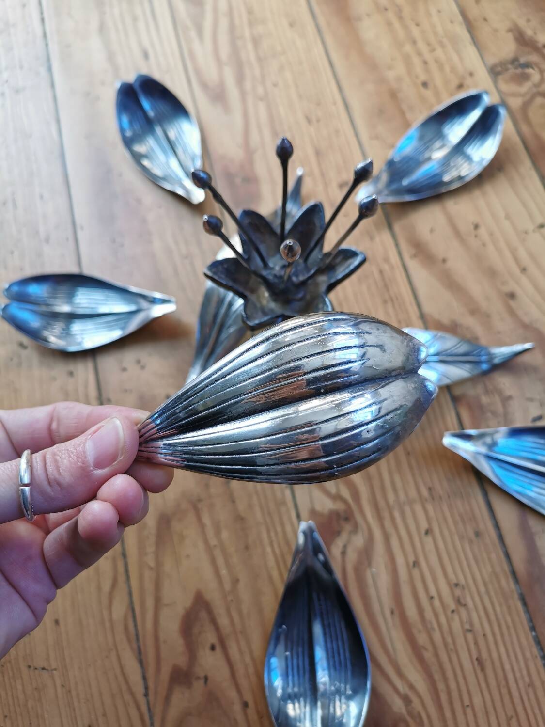 Vintage ashtray flower in silver metal