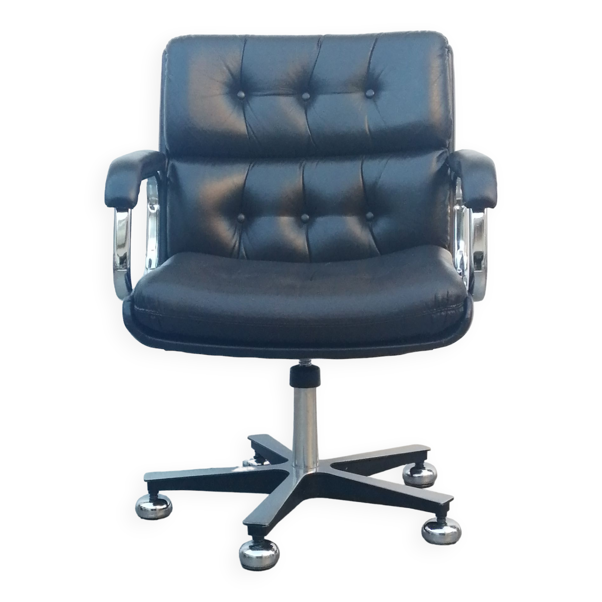 Pretty vintage Italian office armchair 1980