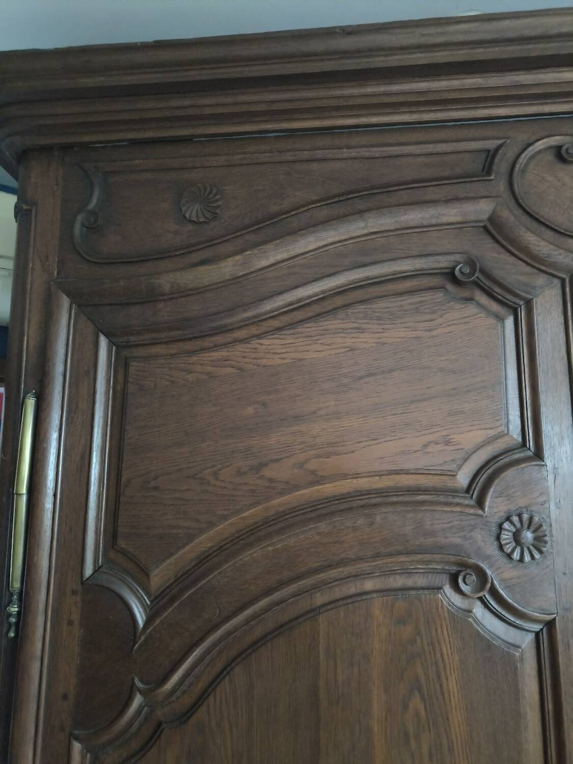 Lorraine wardrobe in solid oak from the 18th century.