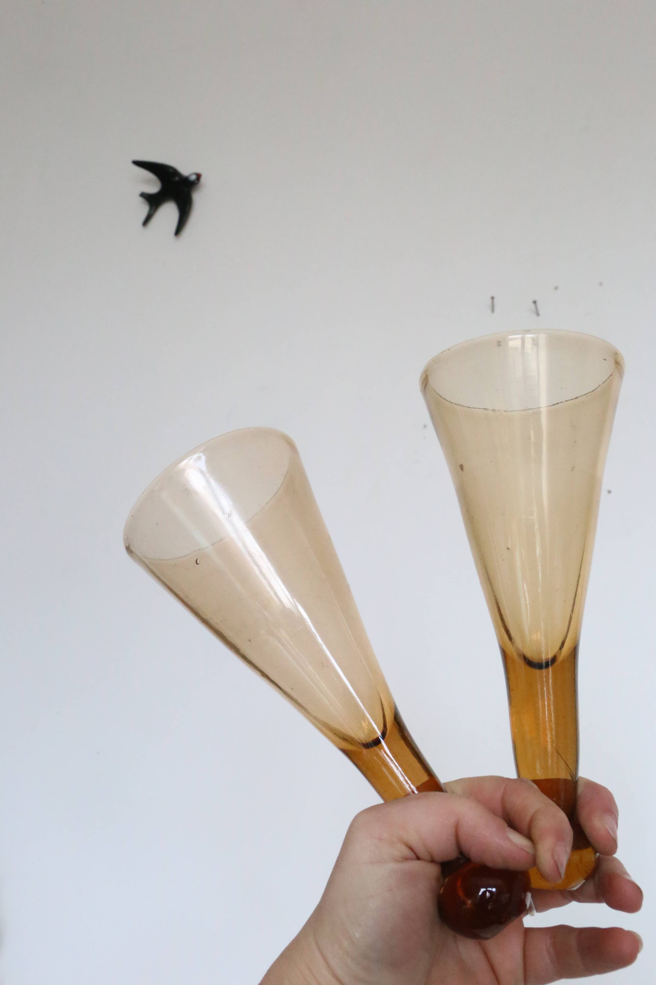 Set of 6 champagne flutes called 'trinquette' or 'cul sec' in mouth-blown glass, vintage