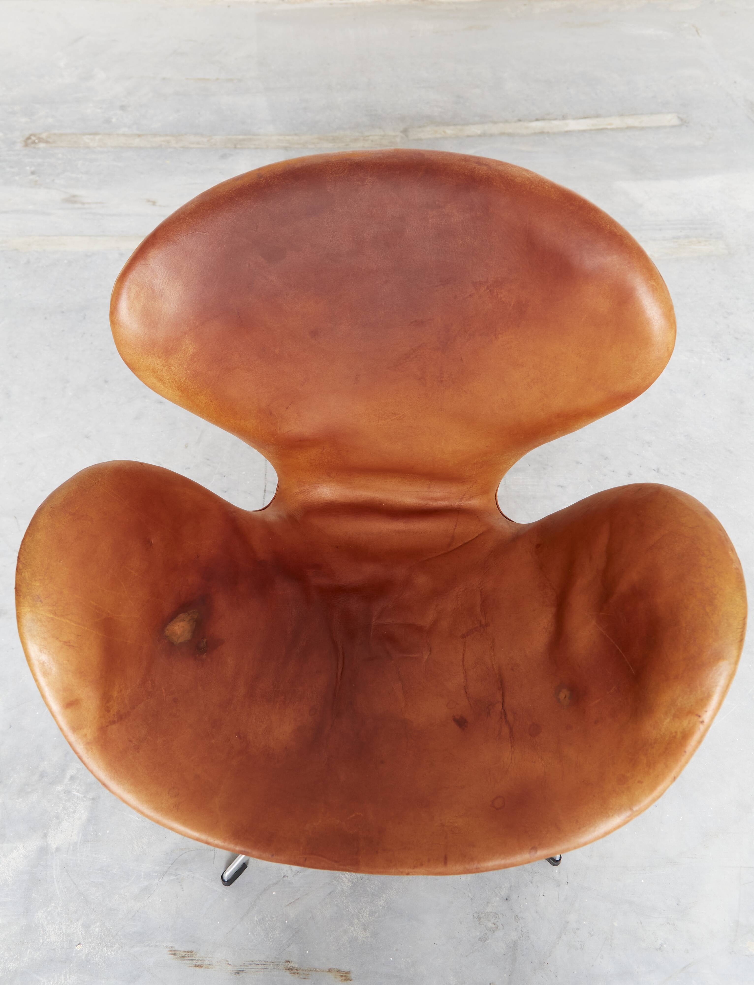 Swan Chair by Arne Jacobsen for Fritz Hansen