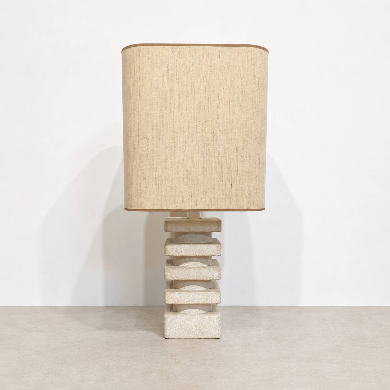 Lampe brutaliste en pierre, France circa 1970