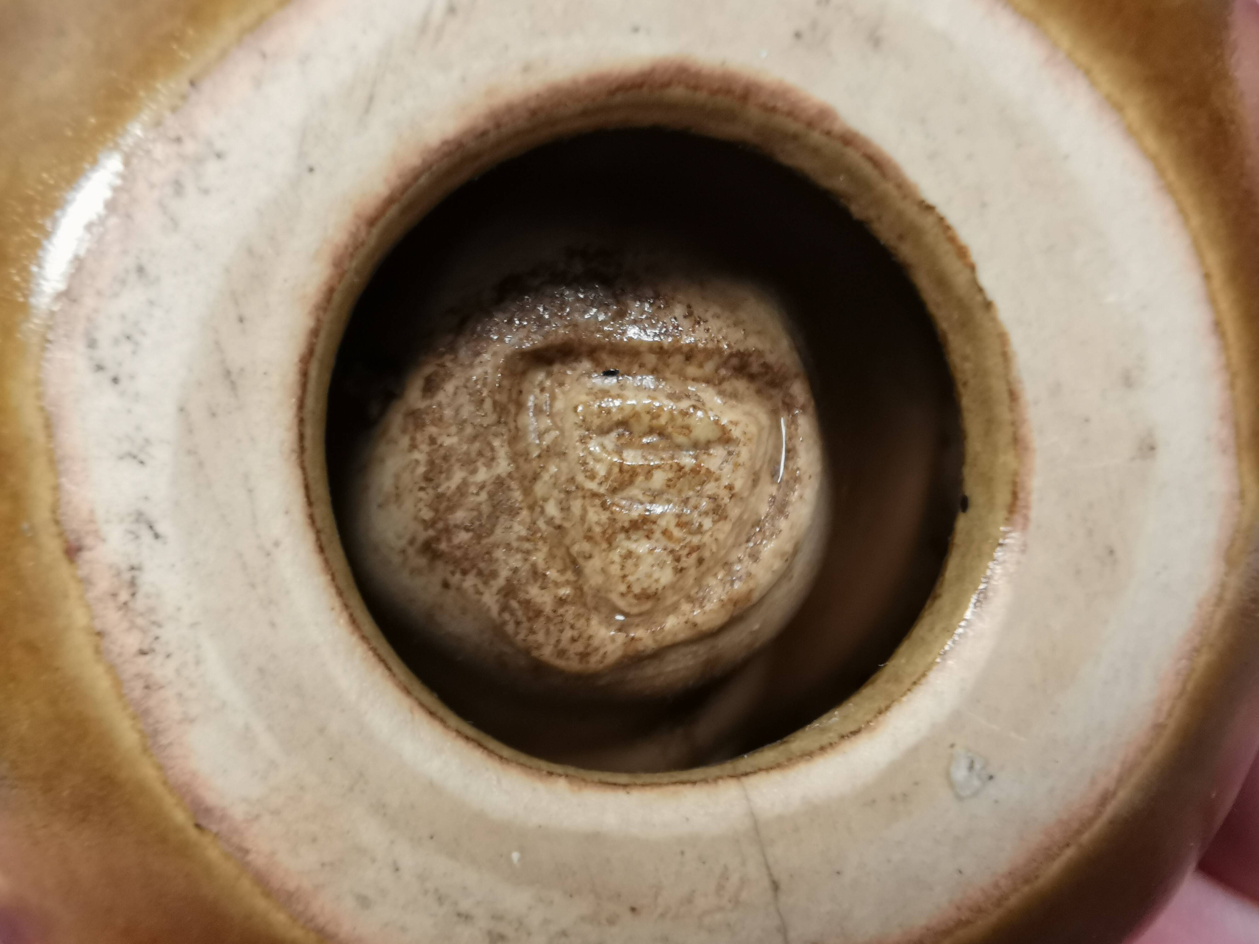 Bougeoir en glaçure dorée par le céramiste danois Michael Andersen