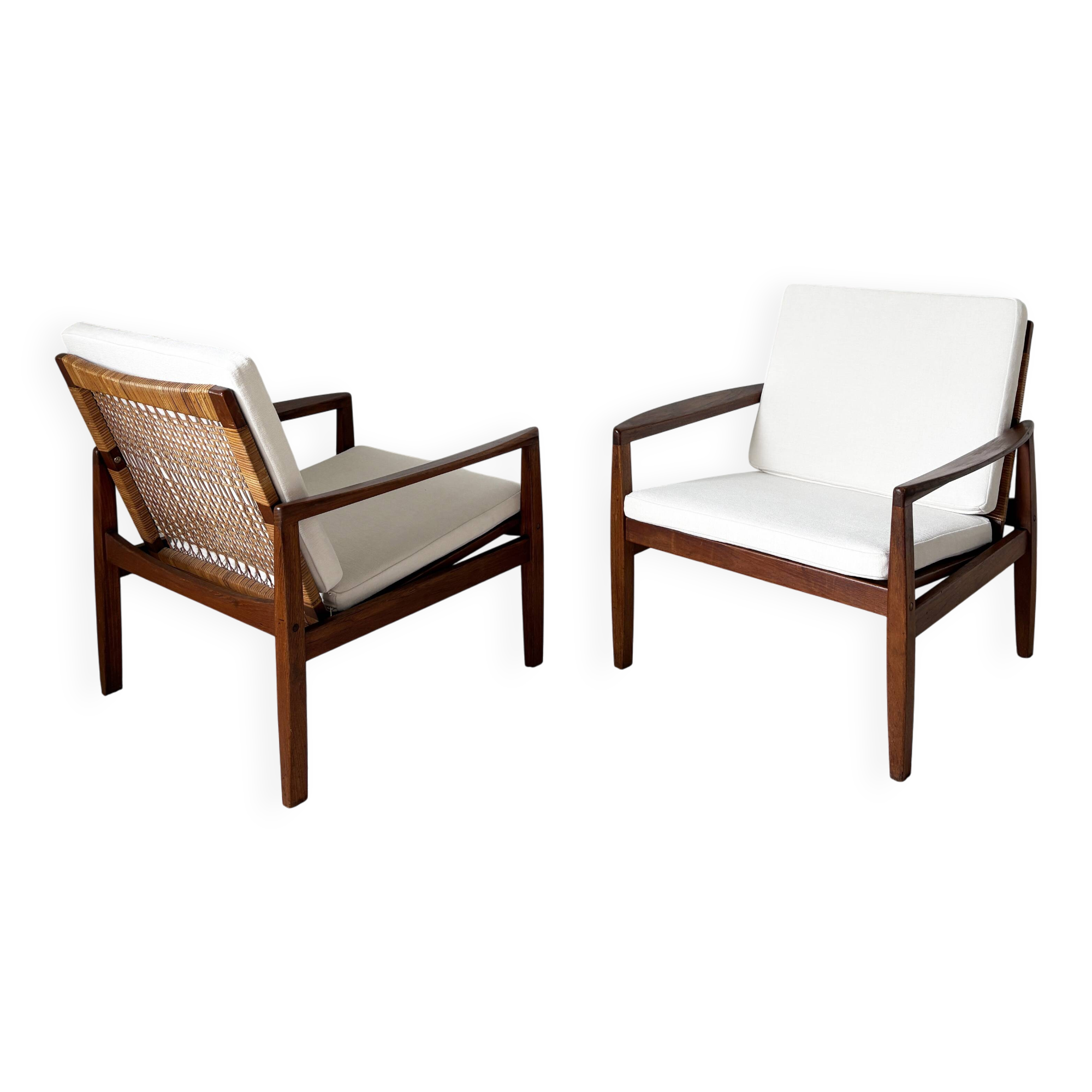 Paire de fauteuils 519 Hans Olsen teck et rotin