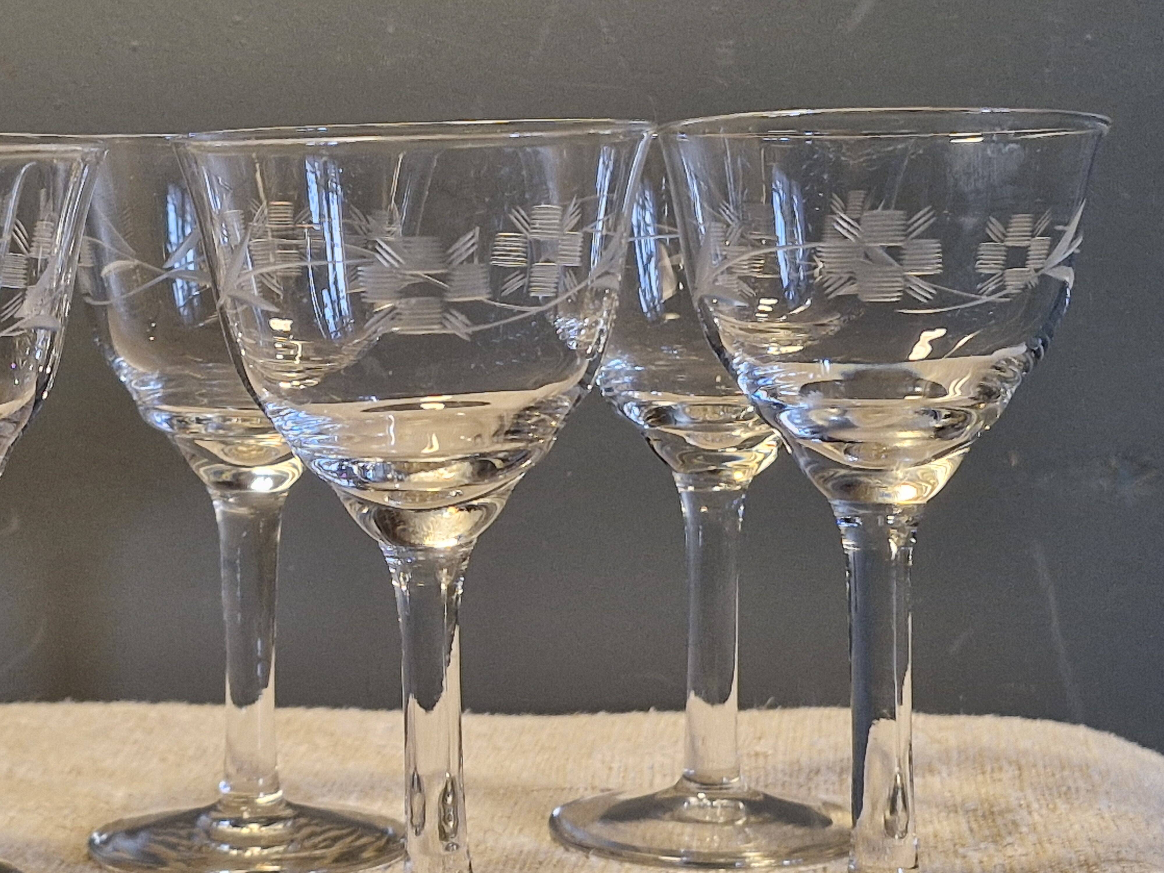 7 antique white wine/port glasses in crystal in excellent condition.