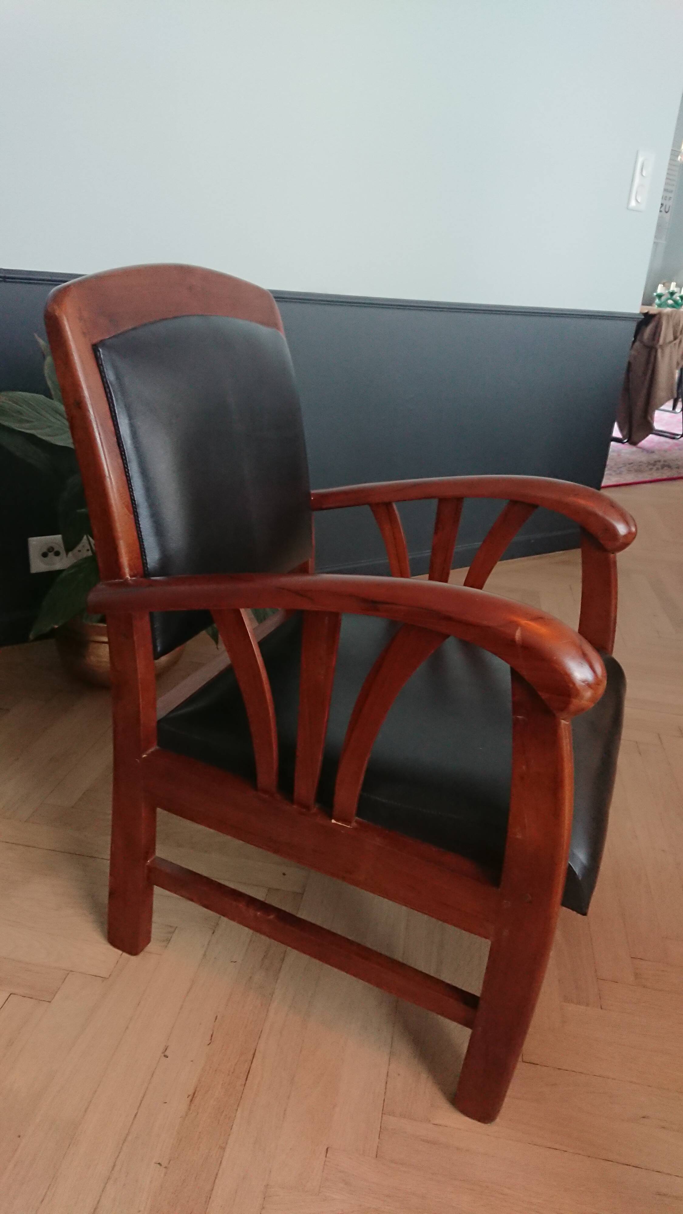 Colonial chair in teak and black leather