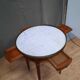 Table ronde dessus marbre
