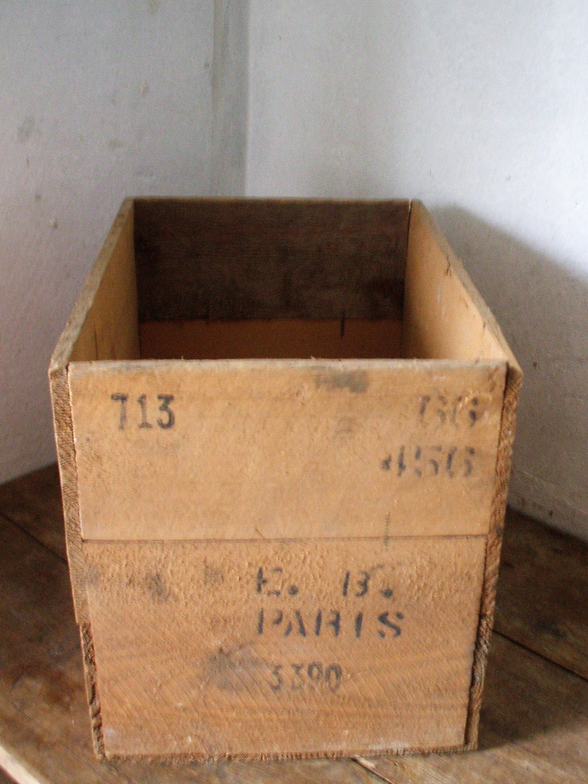 VAT 69 whisky wooden box