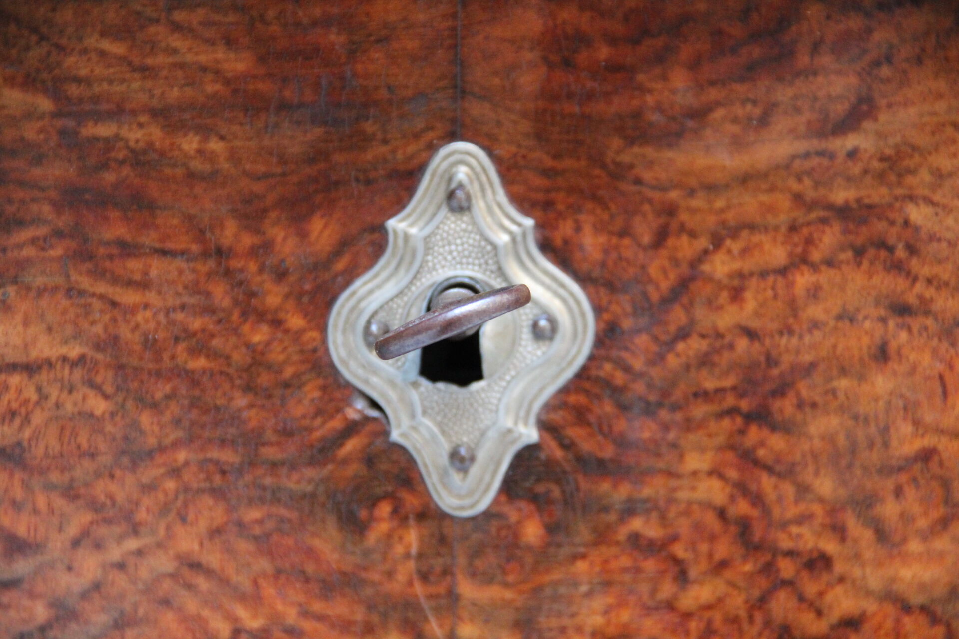 Louis Philippe's dresser in walnut magnifying glass XIX