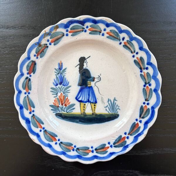 Assiette ancienne signée HR Quimper