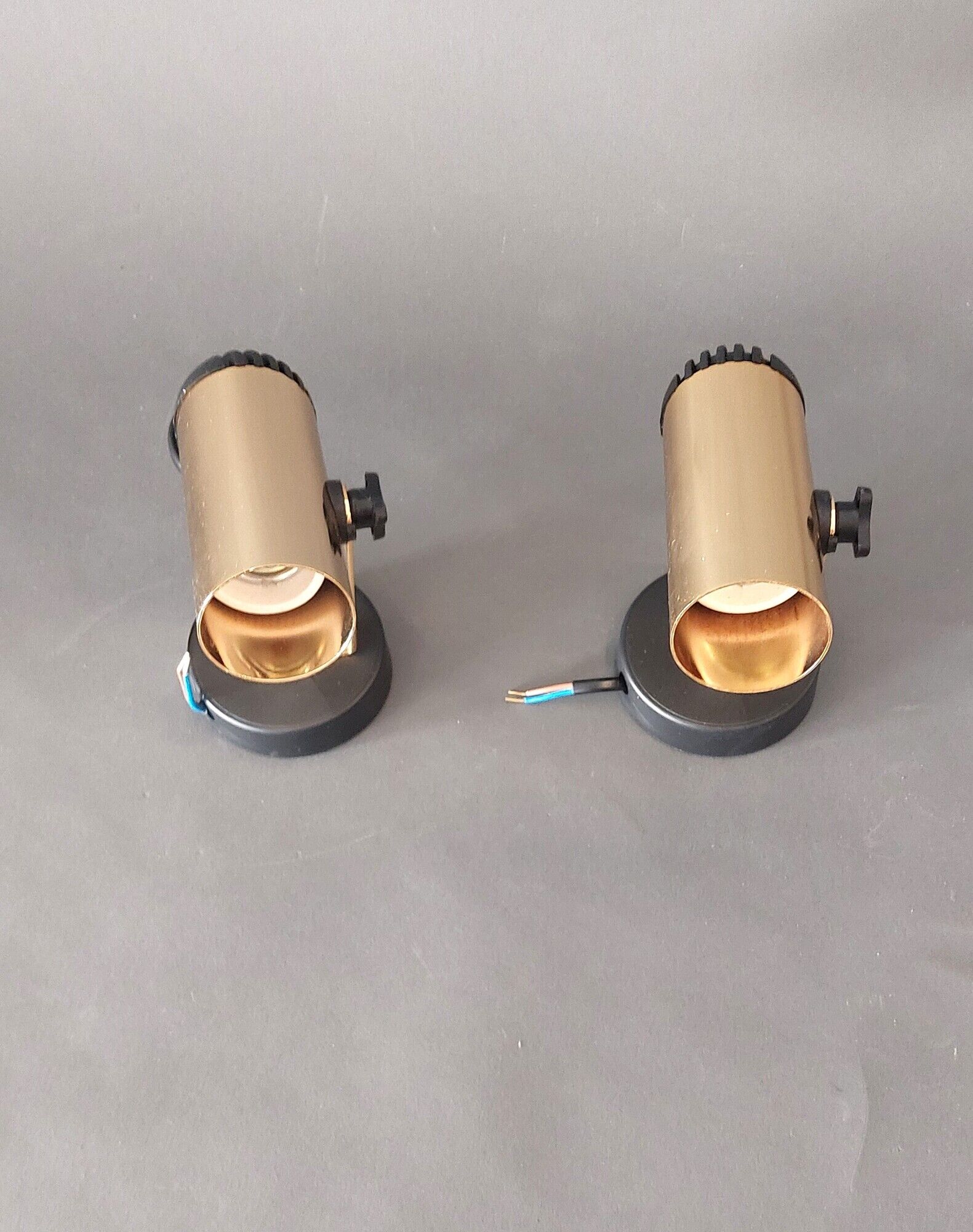 Pair of adjustable spotlight Maureva in gilded brass, Italian design 1980.