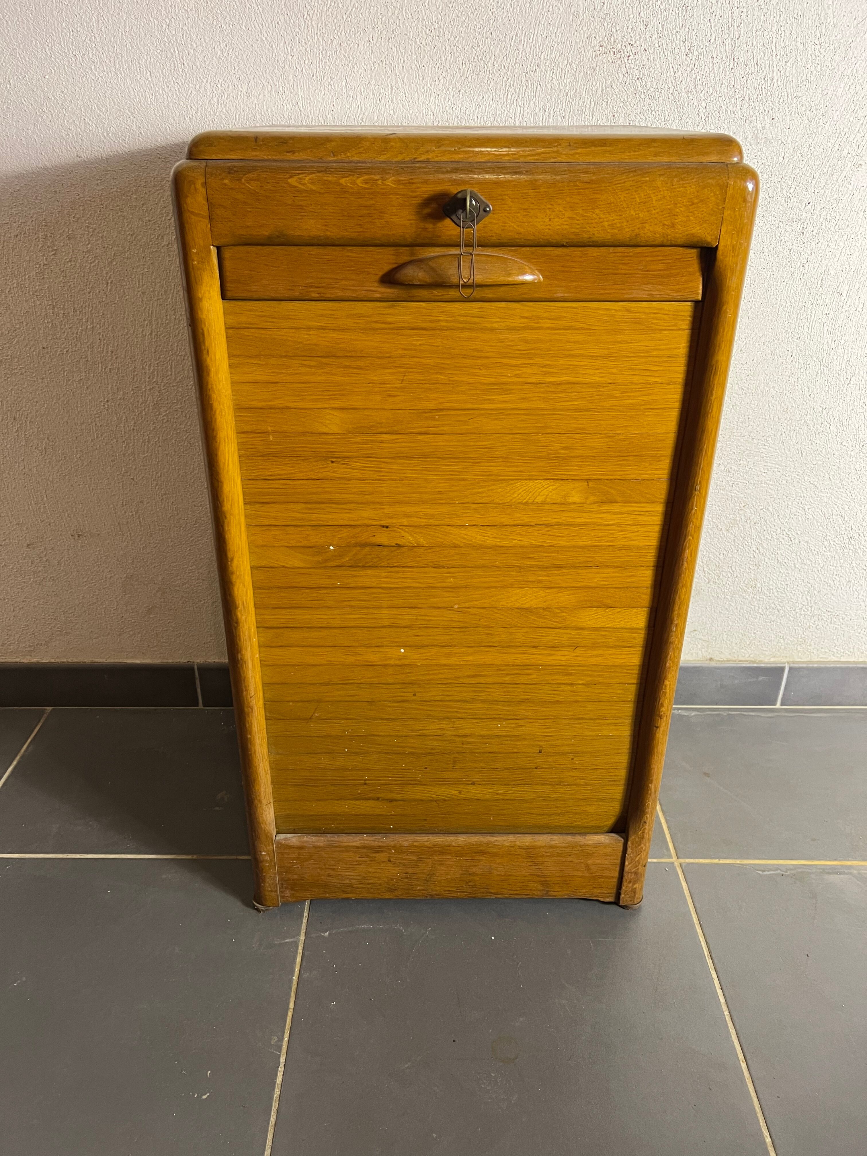Meuble à rideau
