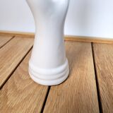 White soliflore ring sizer with bracelets