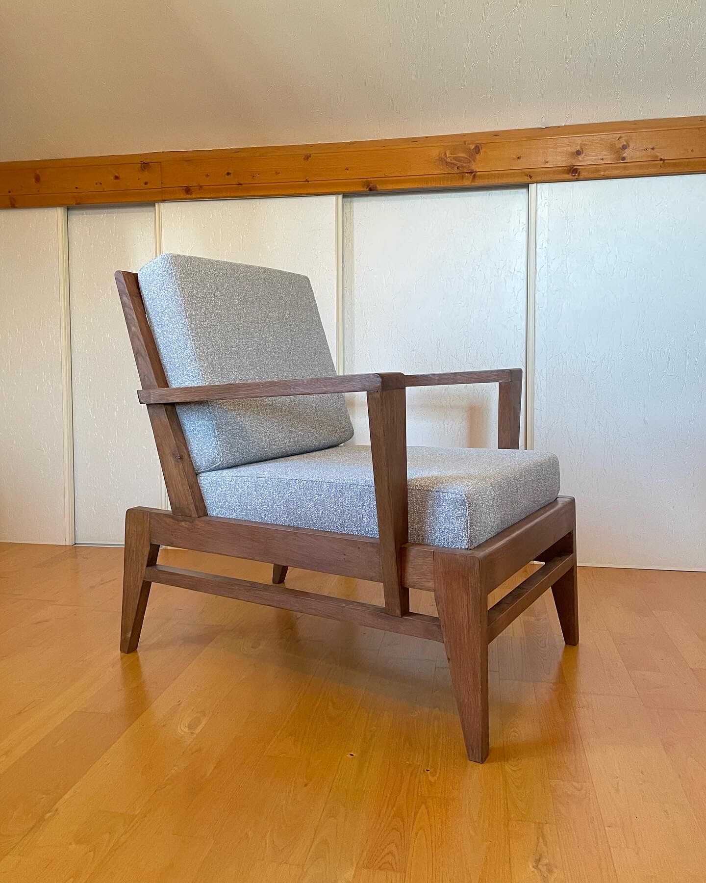 Fauteuil en chêne  par René Gabriel