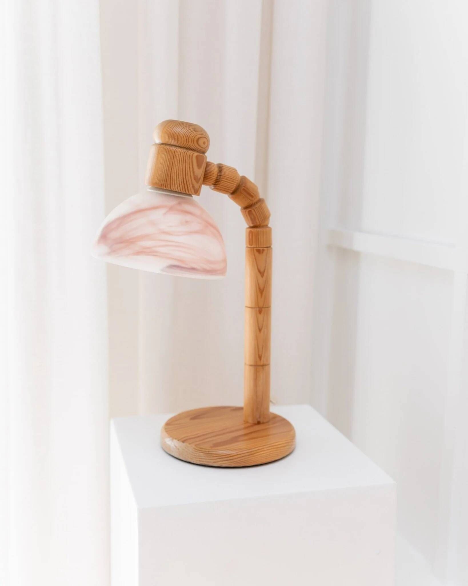 Solbackens Svarveri Pine Wood Table Lamp with Pink Ice Glass Shade – Mid Century 1960s