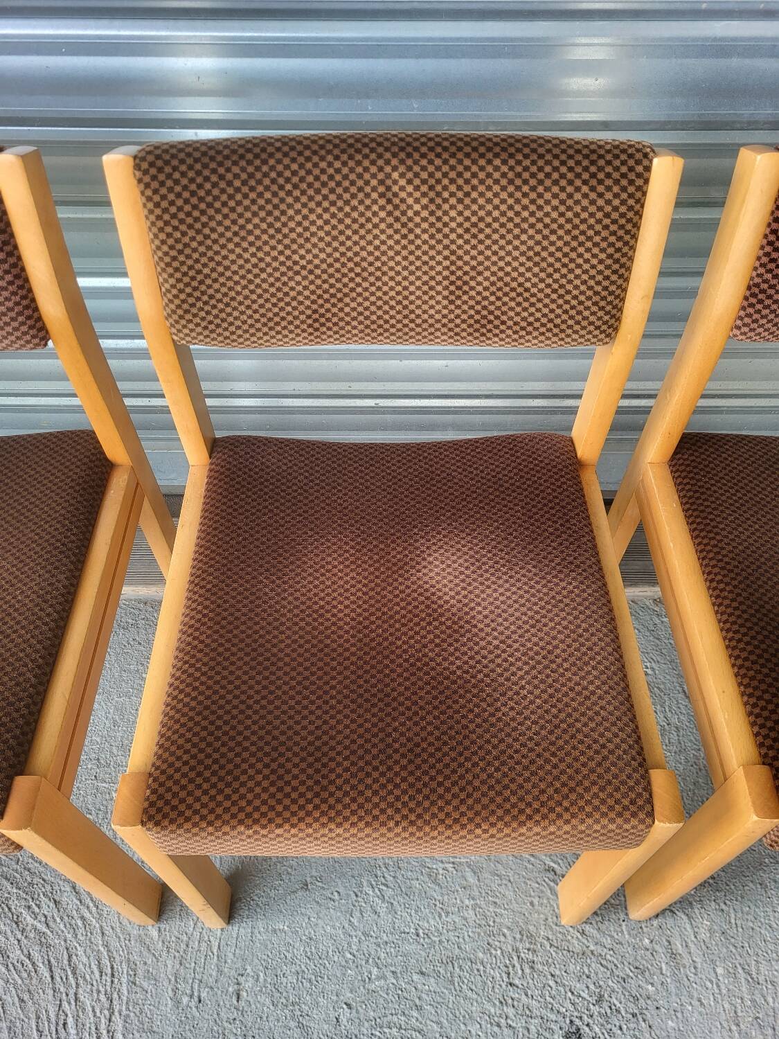 set of 6 Scandinavian style chairs in solid wood and vintage velvet