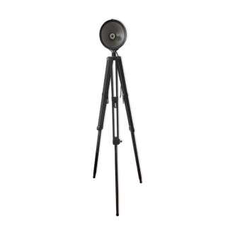 Industrial style tripod lamp