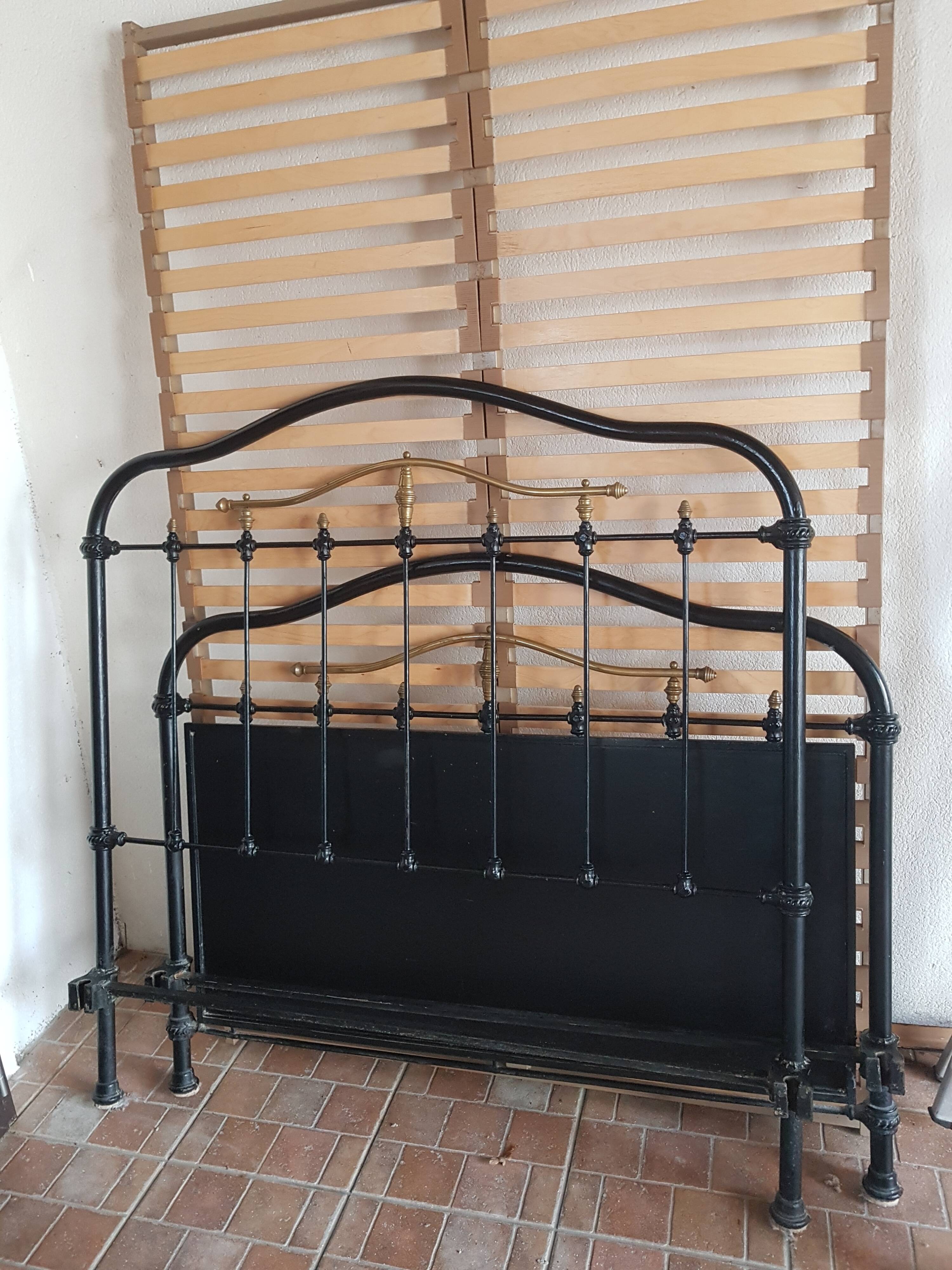 Old metal and brass bed frame + slatted base