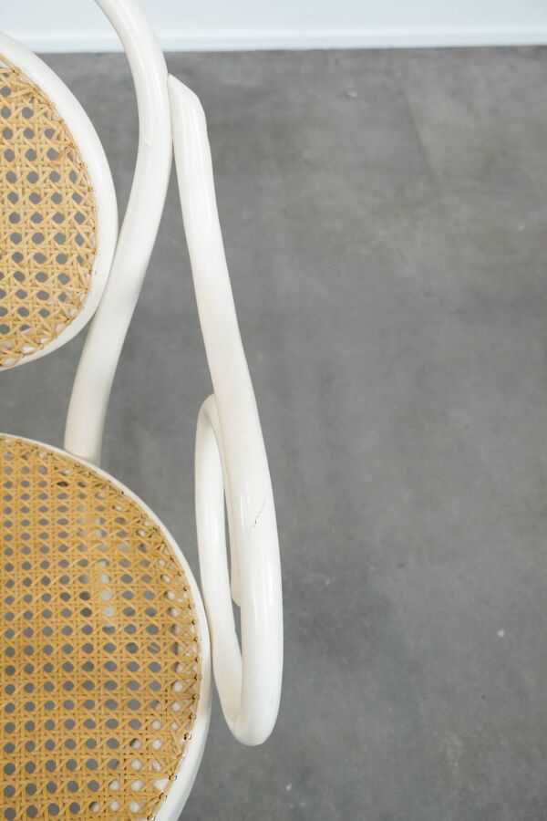 Chaise de bistrot blanche vintage avec accoudoirs, style Thonet